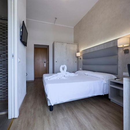 Hotel Biagi & Residence リド・ディ・カマイオーレ エクステリア 写真