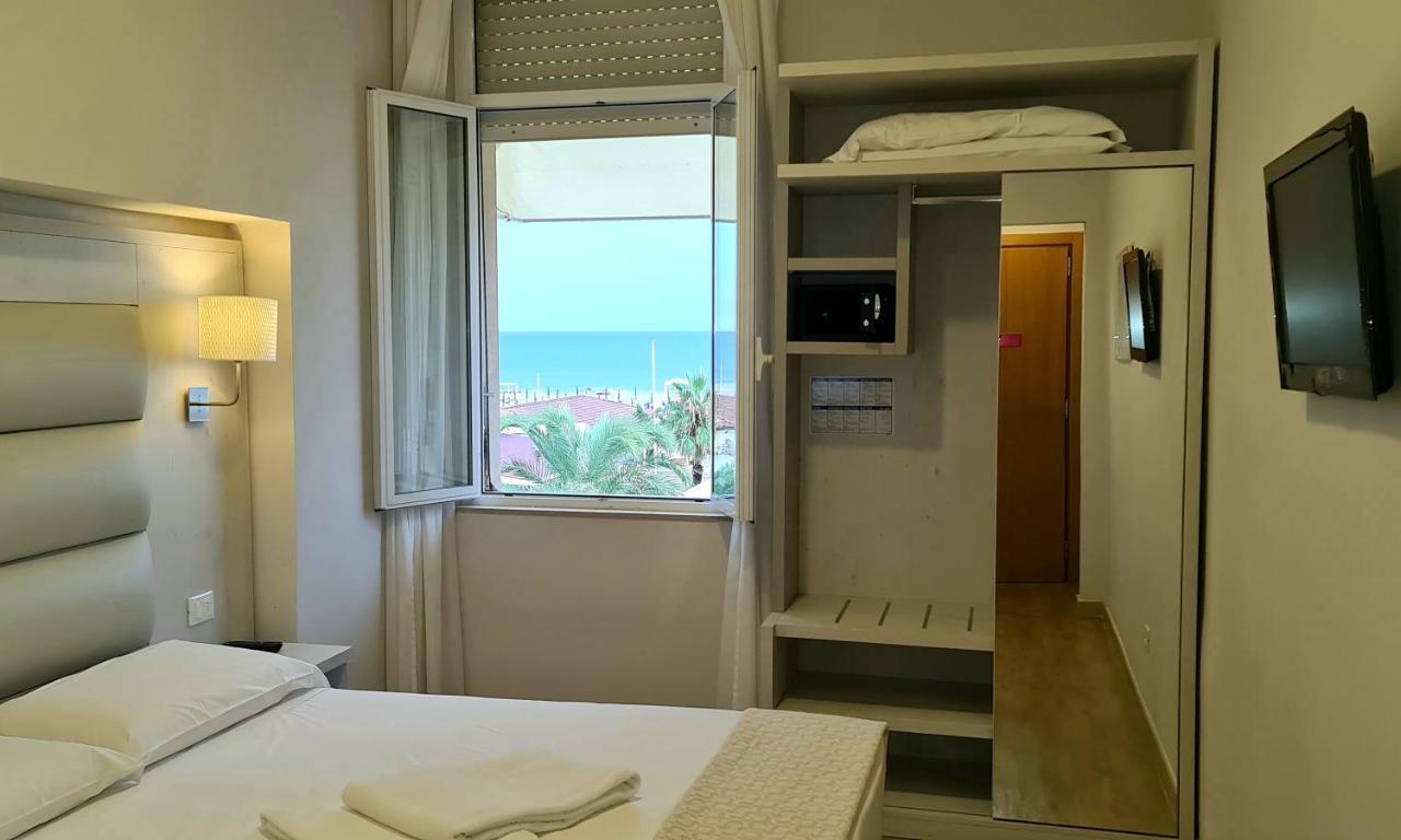 Hotel Biagi & Residence リド・ディ・カマイオーレ エクステリア 写真
