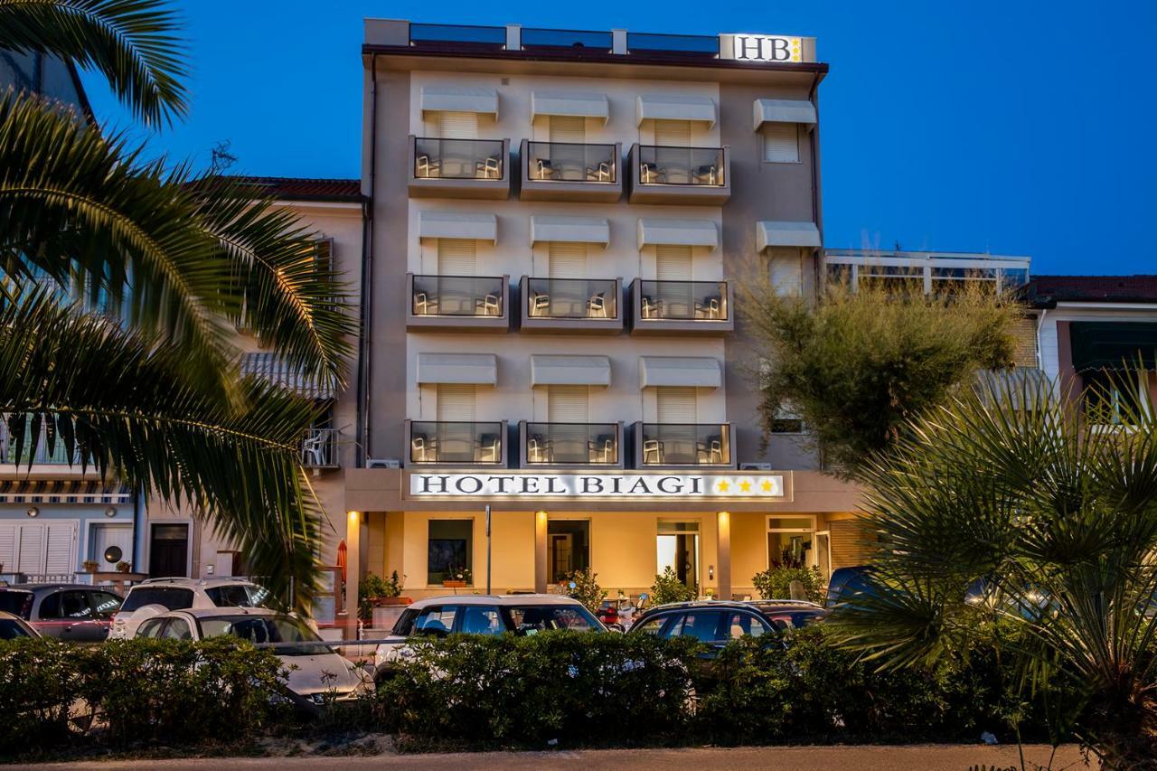Hotel Biagi & Residence リド・ディ・カマイオーレ エクステリア 写真